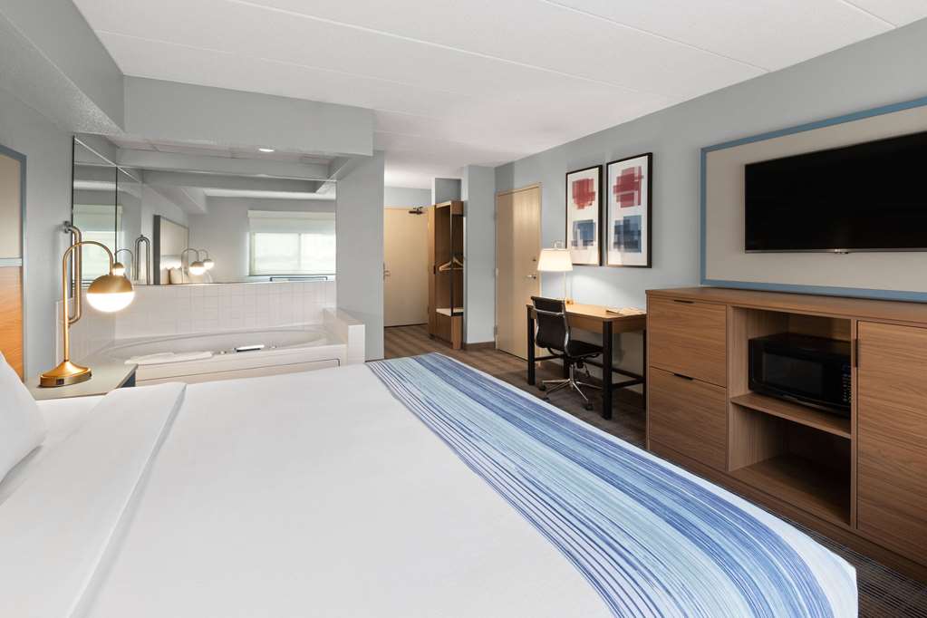 AmericInn by Wyndham North Branch - photo 20