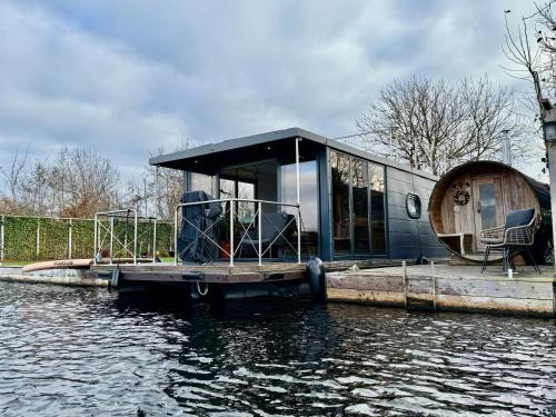 NEW Little Asia Stunning Boathouse on a lake Near Amsterdam with Sauna