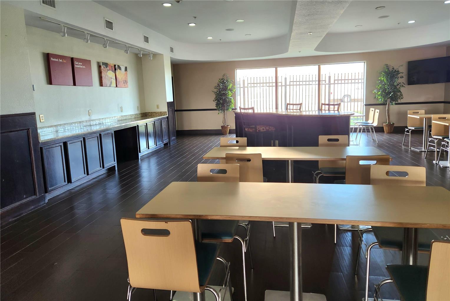 Days Inn & Suites by Wyndham Houston West Energy Corridor - photo 26