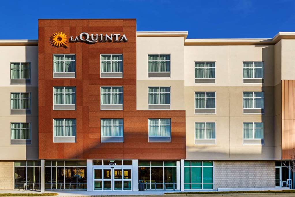 La Quinta Inn & Suites by Wyndham Kansas City Beacon Hill - photo 5
