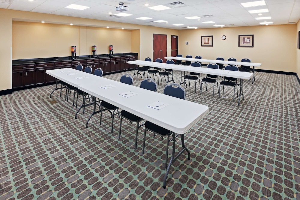 Hampton Inn and Suites Dumas - photo 13