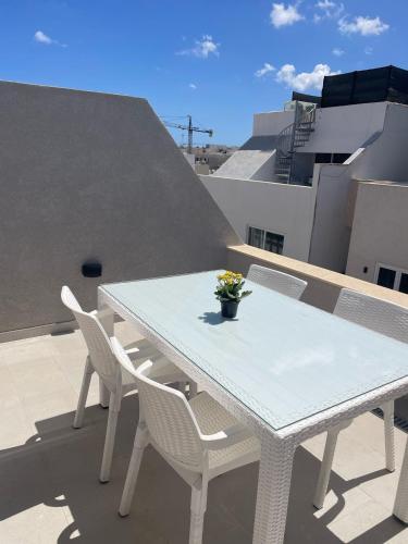 Three bedroom penthouse — 4-Star Luxury Hotel in Saint John, Malta