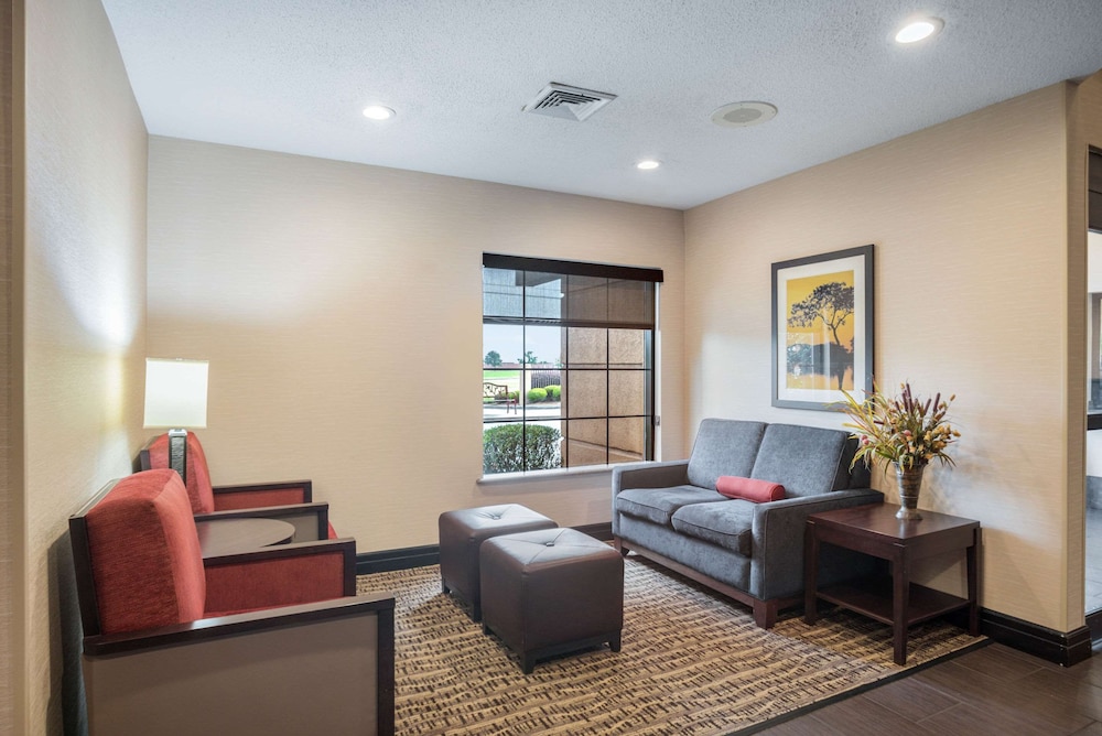 Comfort Suites Monroe - photo 6