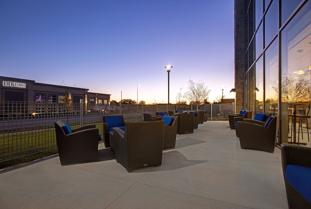 Holiday Inn Express & Suites Milwaukee Brookfield by IHG - photo 35