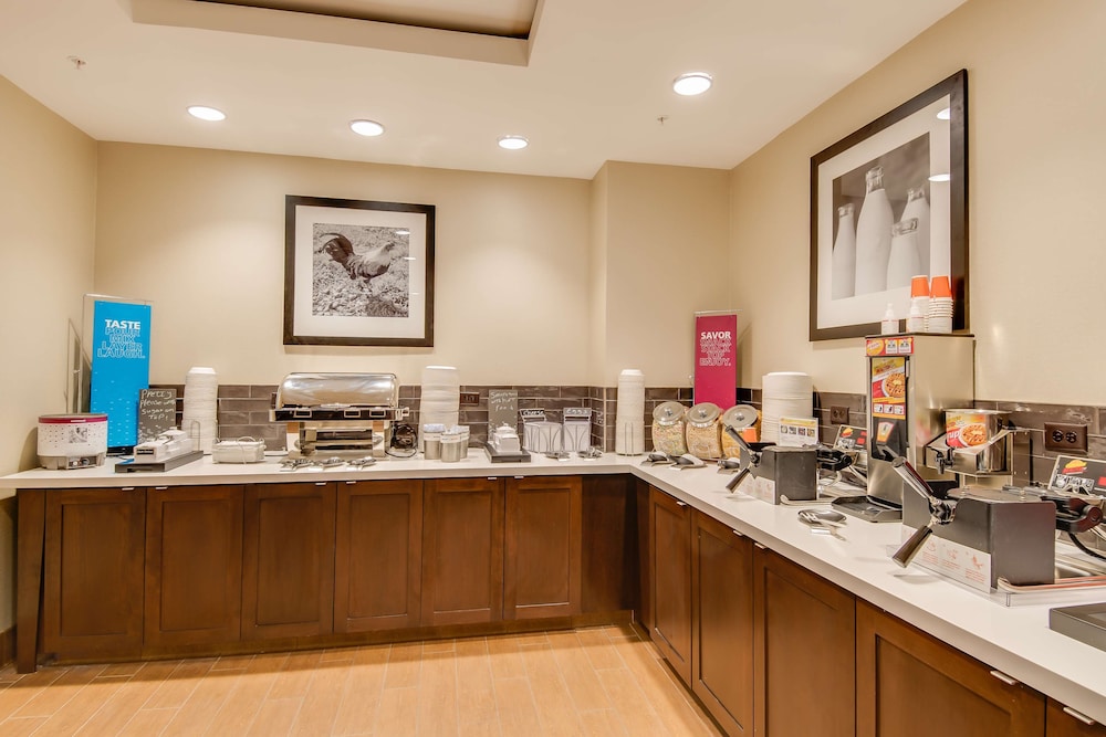 Hampton Inn & Suites Los Angeles Glendale - photo 56