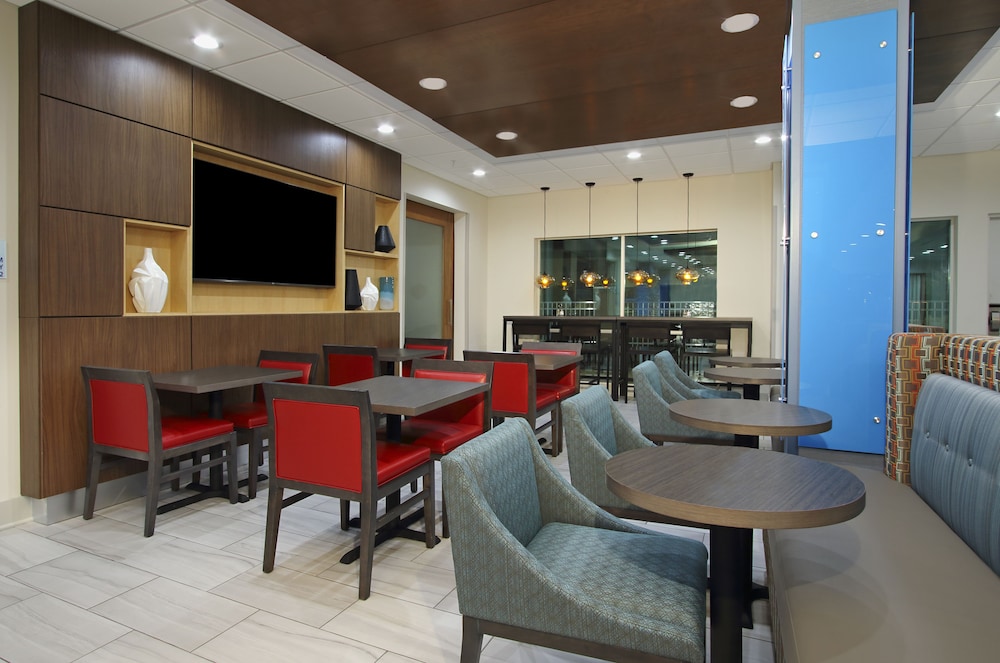 Holiday Inn Express & Suites Lake Charles South Casino Area by IHG - photo 91