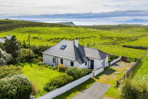 Fladda Chuain Holiday Home — 4-Star Luxury Hotel in Portree, United Kingdom