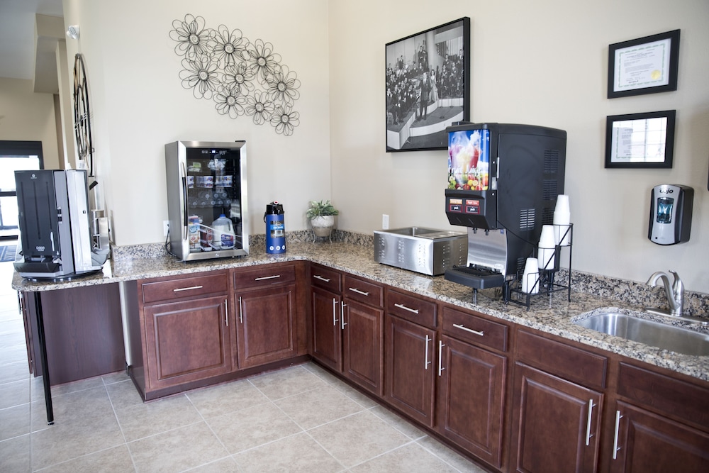 Cobblestone Inn & Suites Clarinda - photo 50
