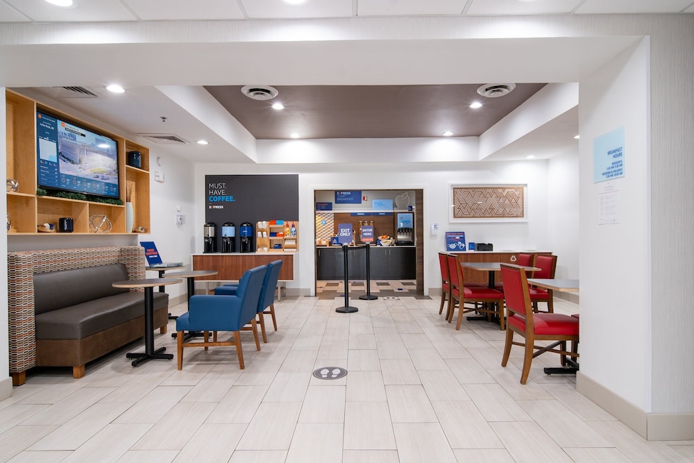 Holiday Inn Express Hotel & Suites Bedford by IHG - photo 38