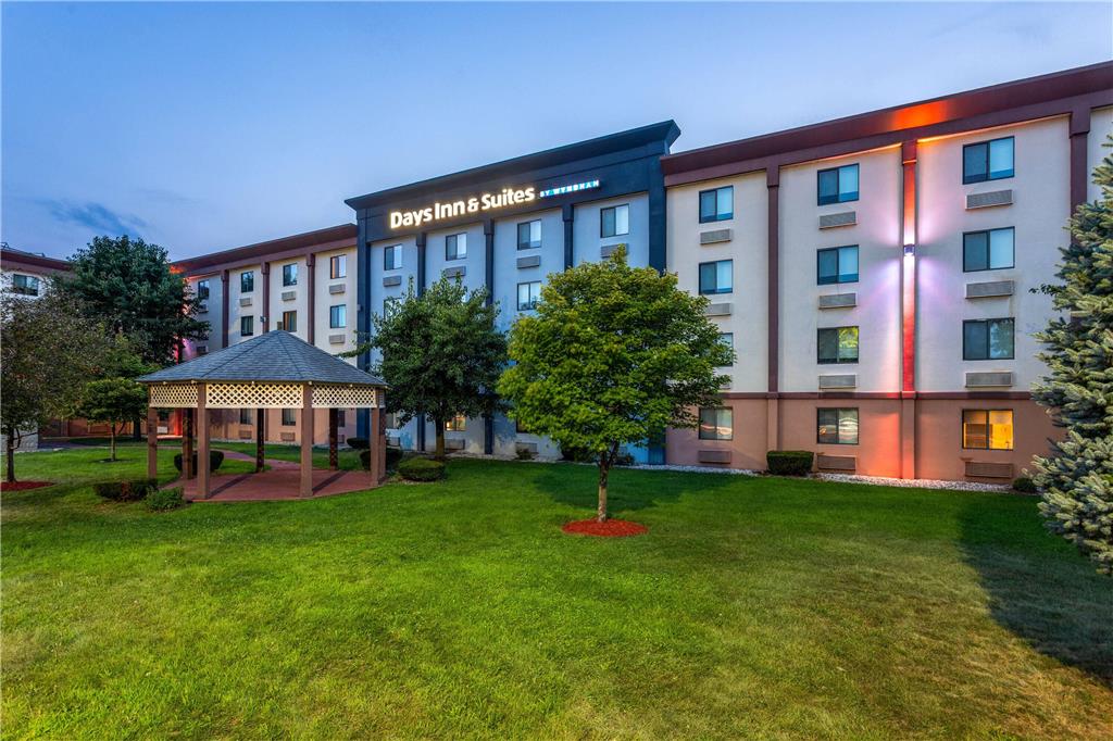 Days Inn and Suites by Wyndham Hammond IN - photo 3
