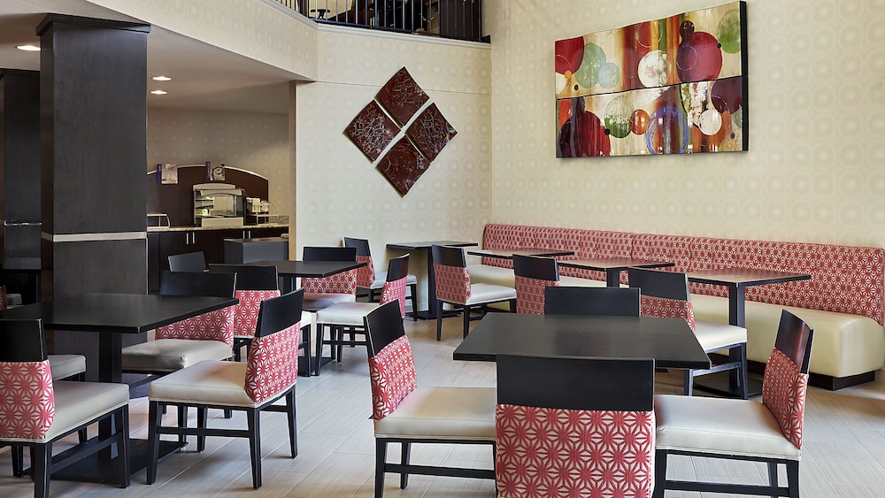 Holiday Inn Express Hotel Naples Downtown 5th Avenue - photo 34