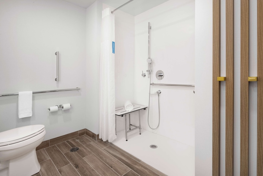 Hampton Inn Verona at Turning Stone - photo 10