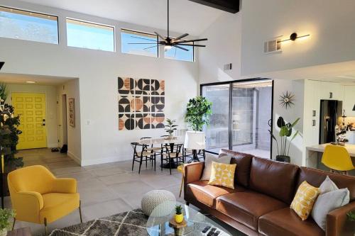 Upscale Mid Century On The Green W Private Hot Tub — Palm Desert