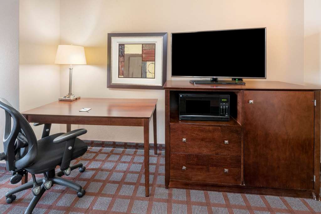 La Quinta Inn & Suites by Wyndham Bozeman - photo 16