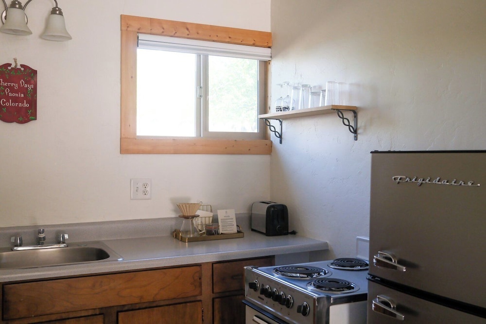 Rocky Mountain Inn - photo 25