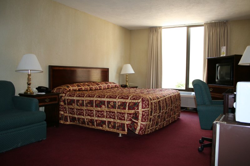 Westmont Inn & Suites - photo 6
