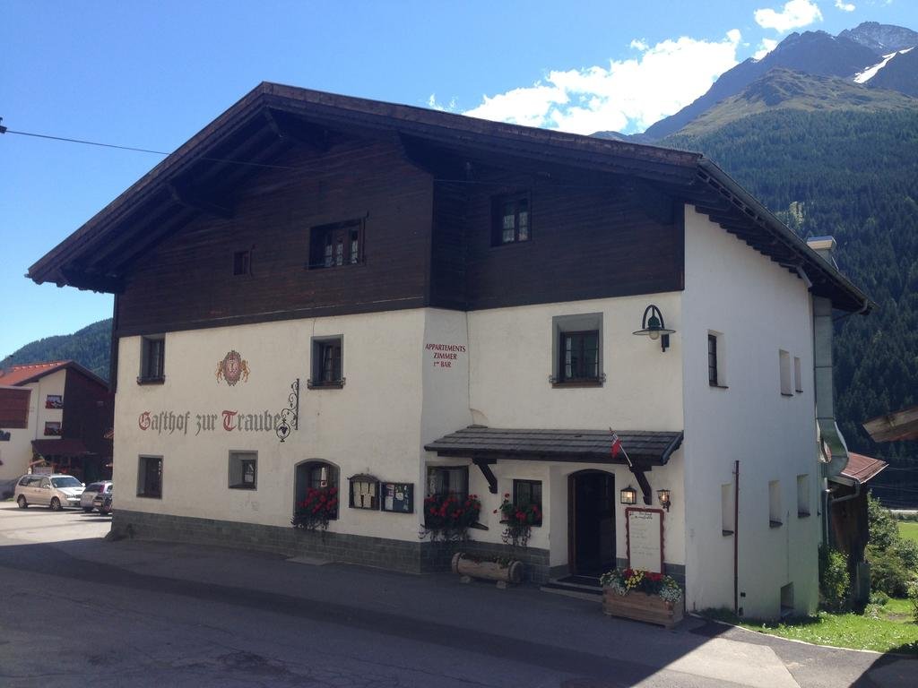 Gasthof zur Traube — hotel in Pettneu