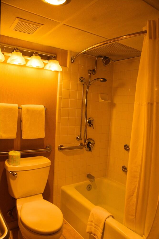 Park Inn By Radisson Harrisburg West - photo 28