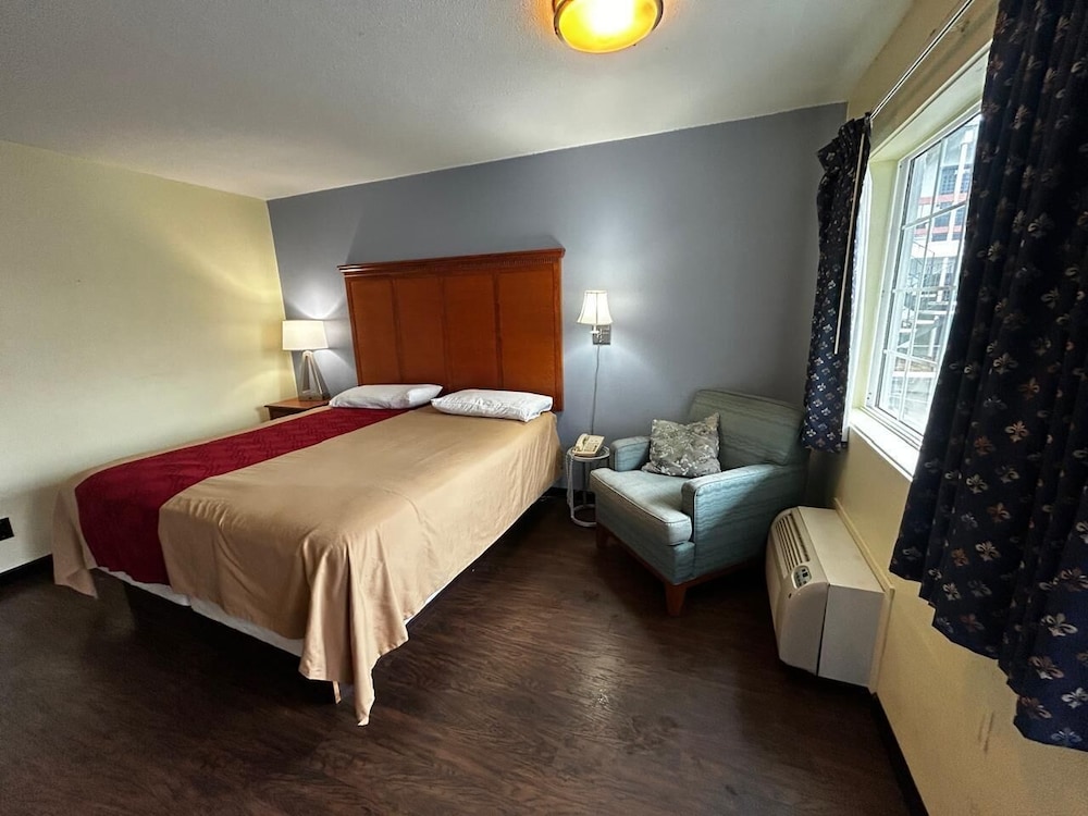 Travelers Inn by OYO Longview Kelso - photo 6