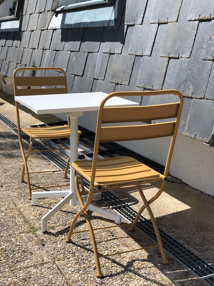 Une halte - carbon neutral hotel in Reyrieux