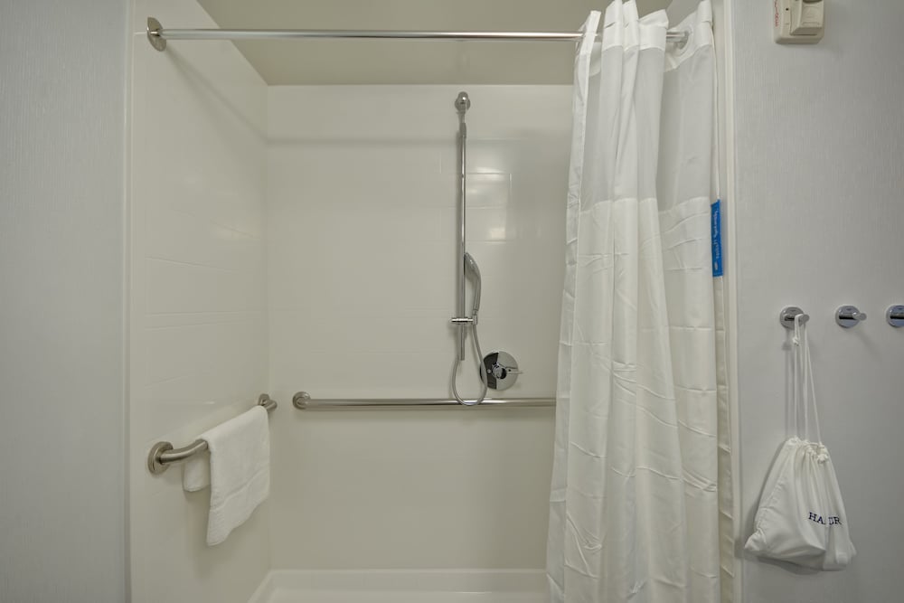 Hampton Inn & Suites Los Angeles Burbank Airport - photo 29