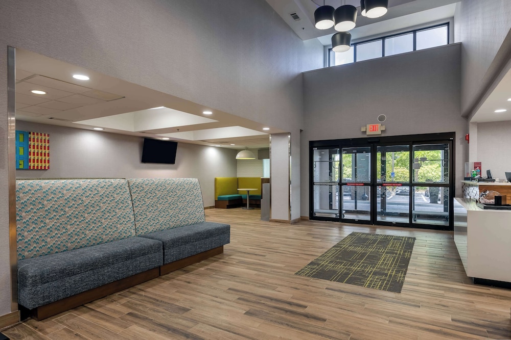 Hampton Inn & Suites Alpharetta Roswell - photo 2