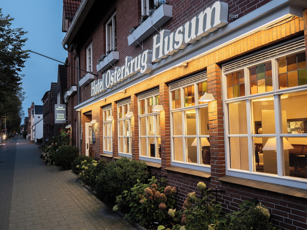 Hotel Osterkrug — 4-Star Luxury Hotel in Husum, Germany