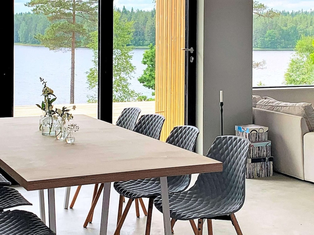 Cozy Sea House with Guest Cottage — 4-Star Luxury Hotel in Reftele, Sweden
