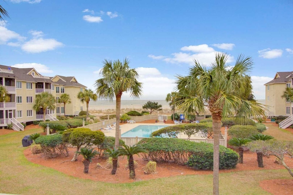 202 D Port O Call by AvantStay Beach Condo — 4-Star Luxury Hotel in Isle Of Palms, United States