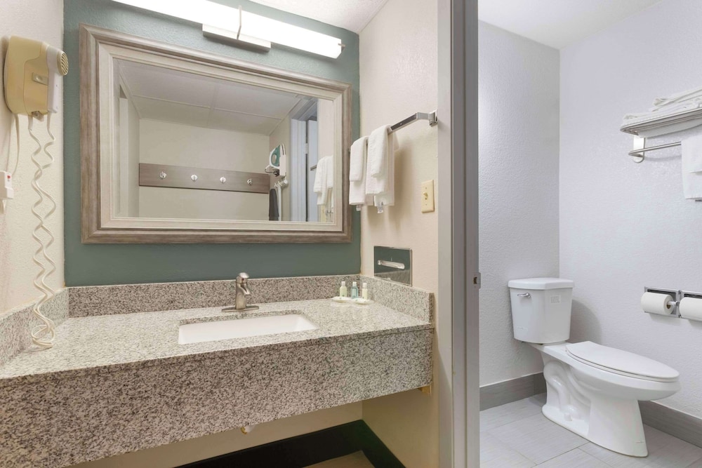 Quality Inn Newton at I 80 - photo 18