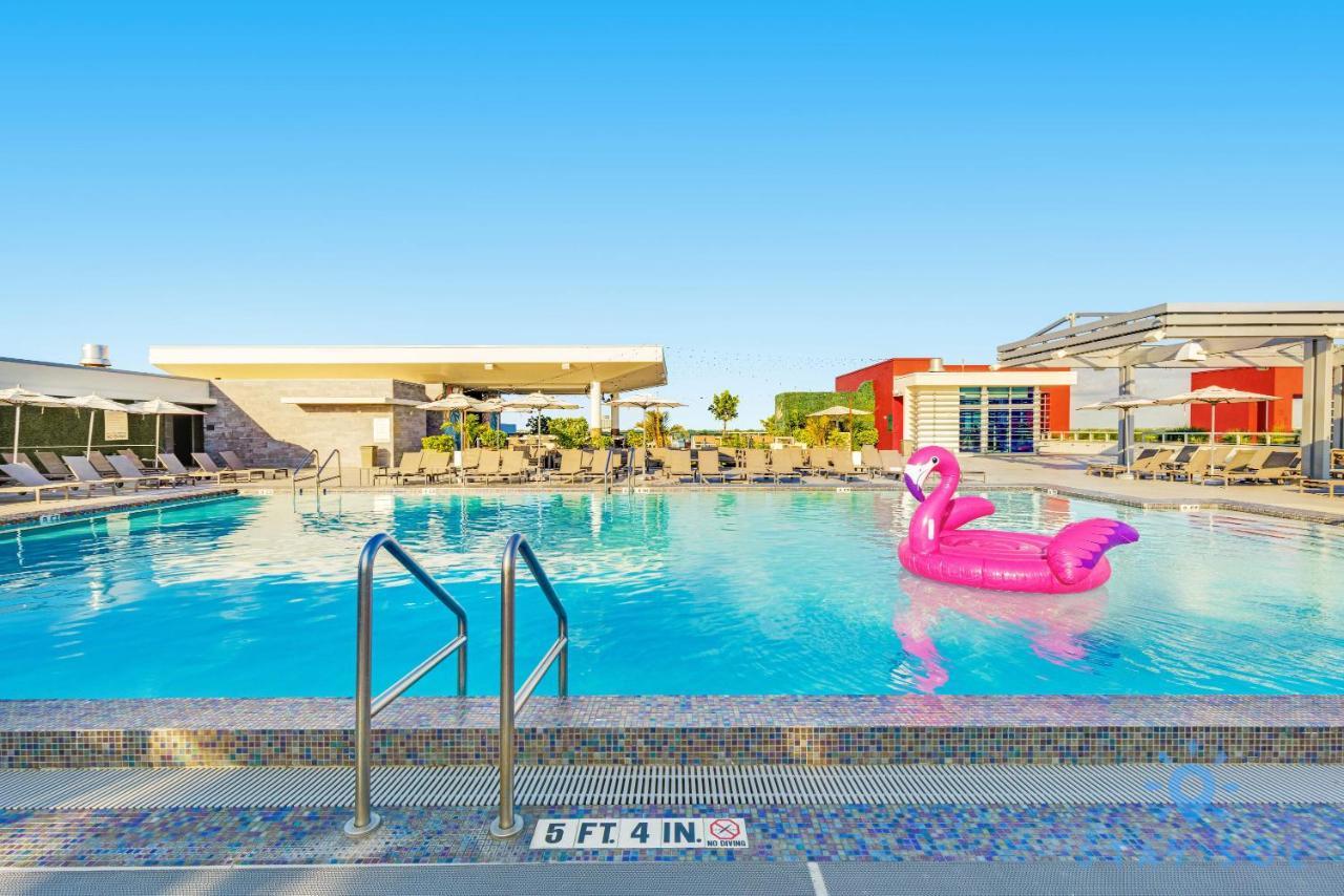 Amazing Pool Hot Tub Gym Hollywood Beach — 4-Star Luxury Hotel in Hollywood, United States