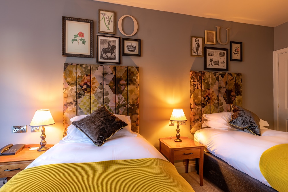 Crown Hotel - carbon neutral hotel in Chertsey