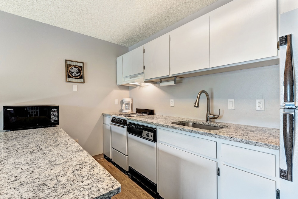 Bend Riverside Inn & Suites - photo 165