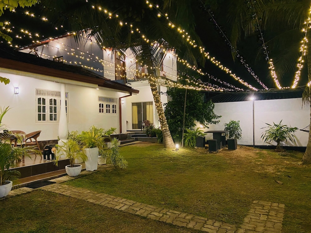 White Villa Airport Transit Hotel in Katunayaka, Sri Lanka