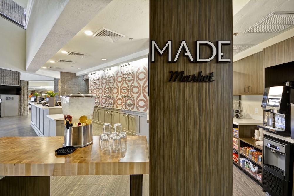 DoubleTree by Hilton Phoenix North - photo 40