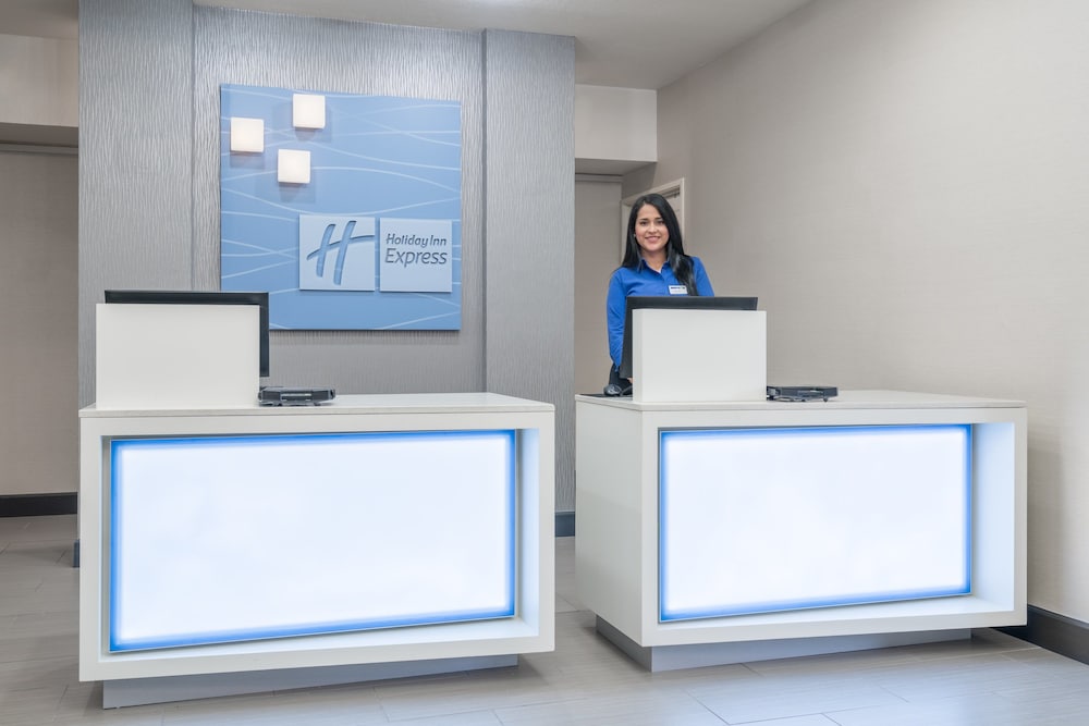 Holiday Inn Express & Suites Ames by IHG - photo 32