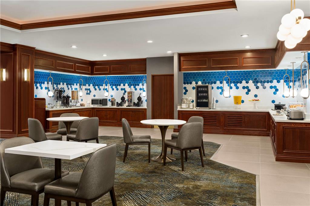 La Quinta Inn & Suites by Wyndham Madison American Center - photo 38