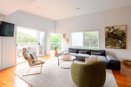 Retreat Opulent Treetop Views — Rye