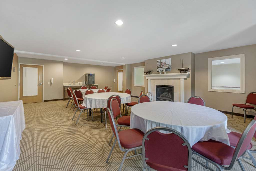 Comfort Suites Lake Geneva East - photo 26