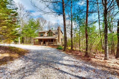 Our Mountain Blessing STR License #026 912 — 4-Star Luxury Hotel in Blairsville, United States