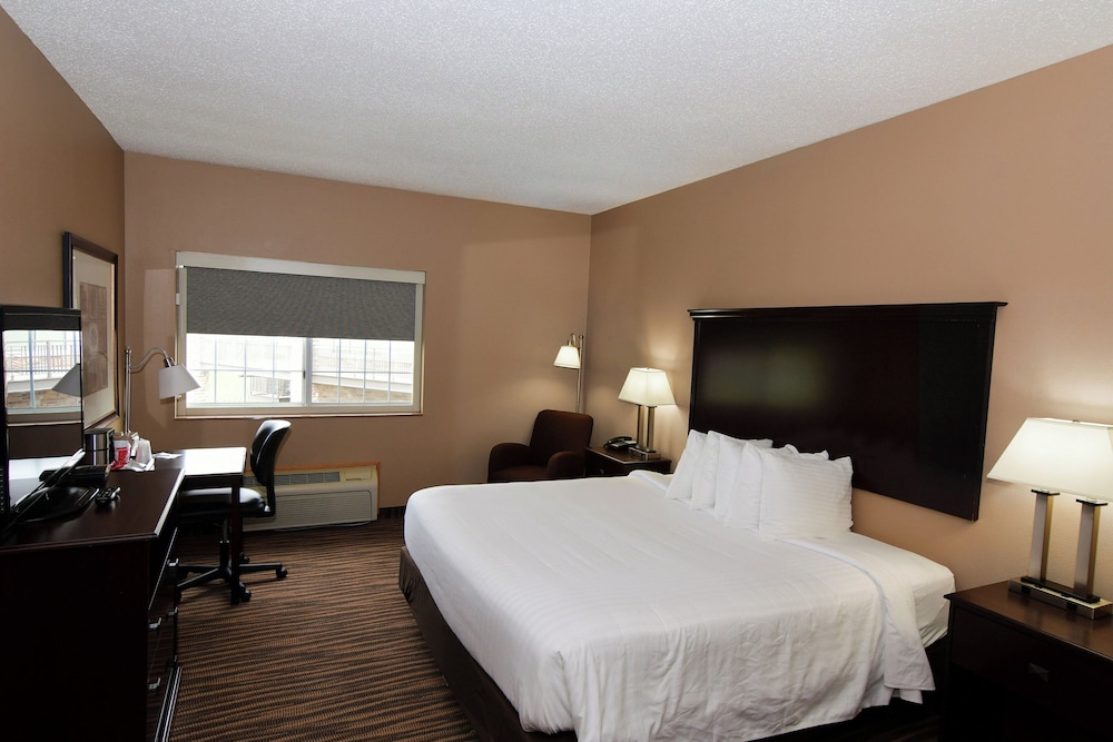 Cobblestone Inn & Suites Denison Majestic Hills - photo 24