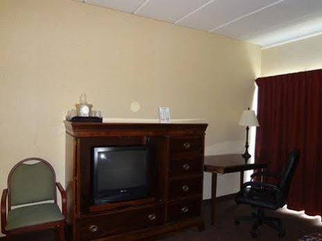 Superlodge Kingston Motel - photo 3