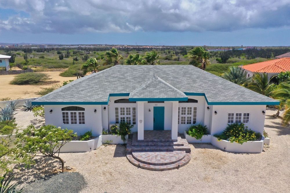 Beautiful Luxury Home in Seroe Colorado — 4-Star Luxury Hotel in San Nicolas, Aruba