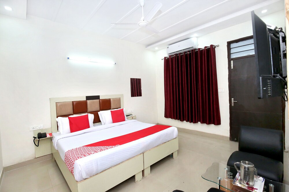 Oyo 11369 Hotel Noor in Mohali, India