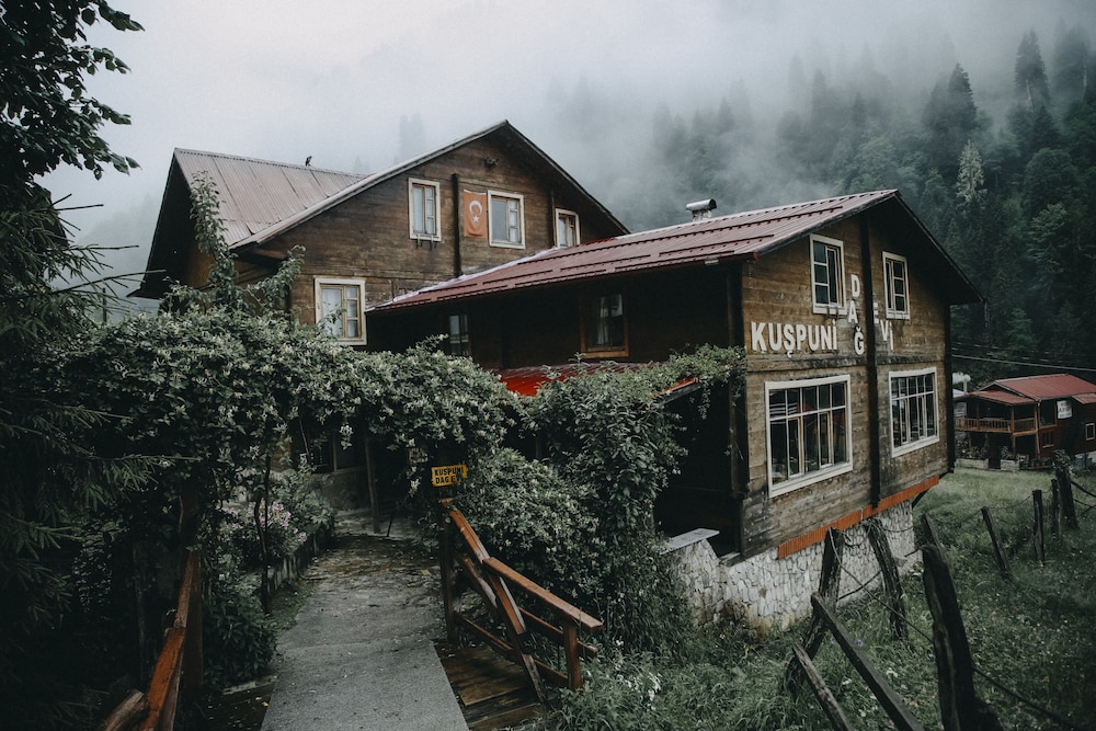 Kuspuni Dag Evi - carbon neutral hotel in Camlihemsin