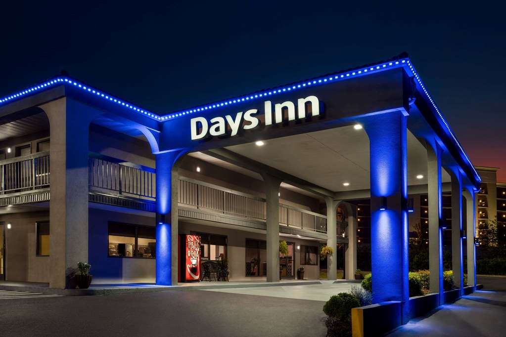 Days Inn by Wyndham Anderson - photo 2