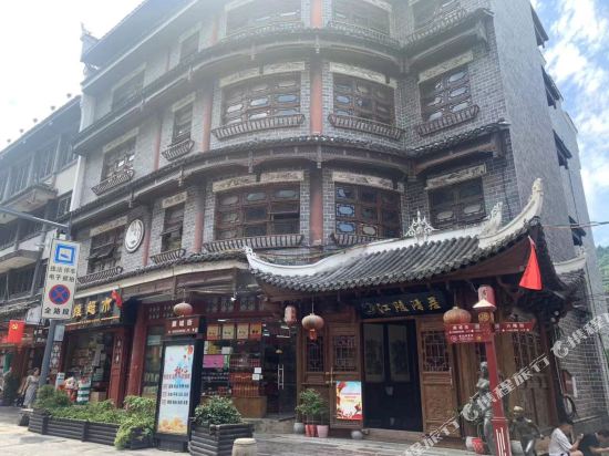 Qiujiang Wandu Jingyin qingju in Zhenyuan Chengguanzhen, People's Republic of China