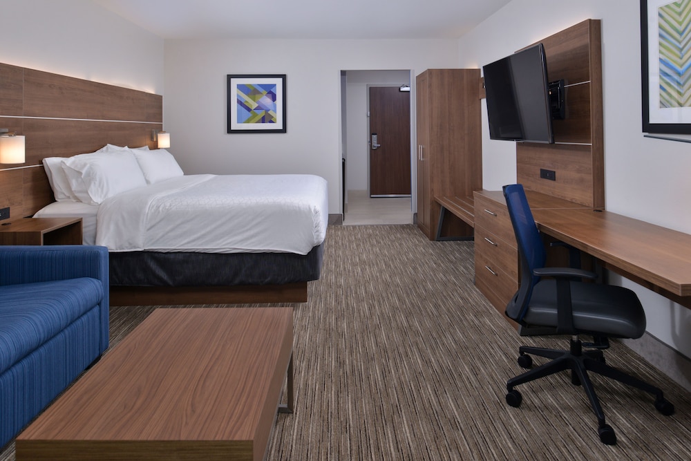 Holiday Inn Express & Suites Marshalltown by IHG - photo 12