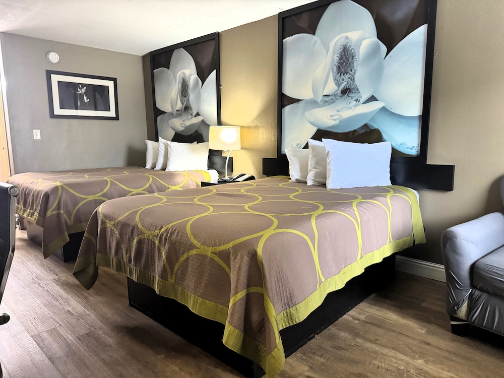 Super 8 by Wyndham Tupelo Airport - photo 23
