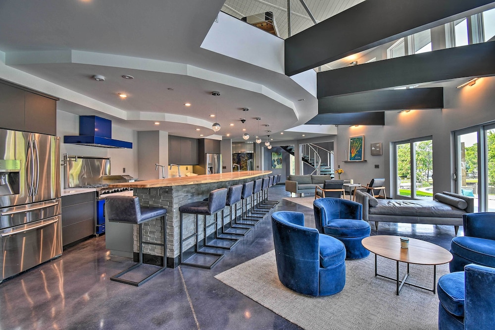 Southern Shores Retreat w Expansive Outdoor Space in Kitty Hawk, United States